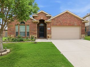 10856 Middleglen Rd, Fort Worth, TX 76115