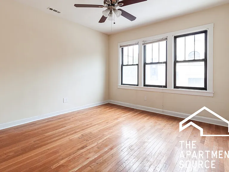 2252 N Southport Ave #2 — Photo 5