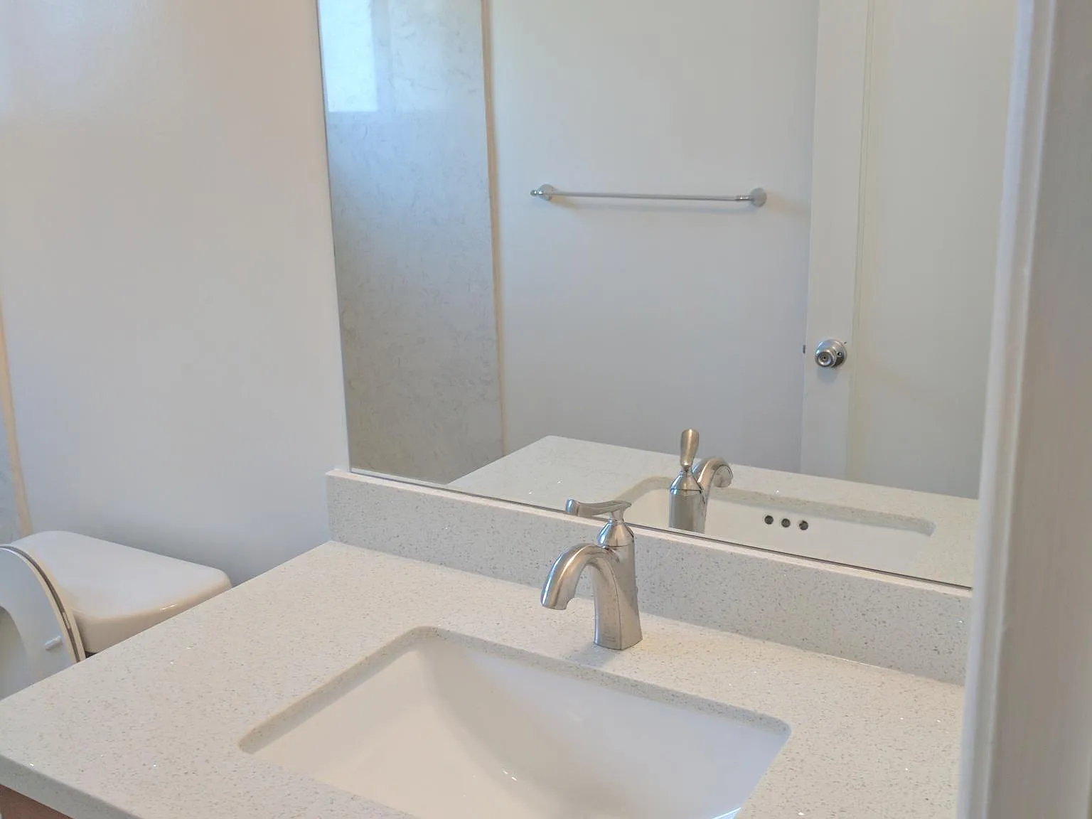 2 bed, 850 sqft, $3,600 — Photo 4