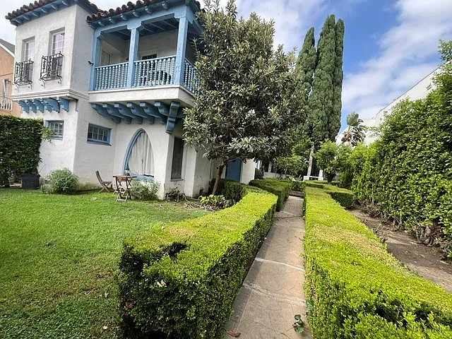 1407 N Hobart Blvd — Photo 4
