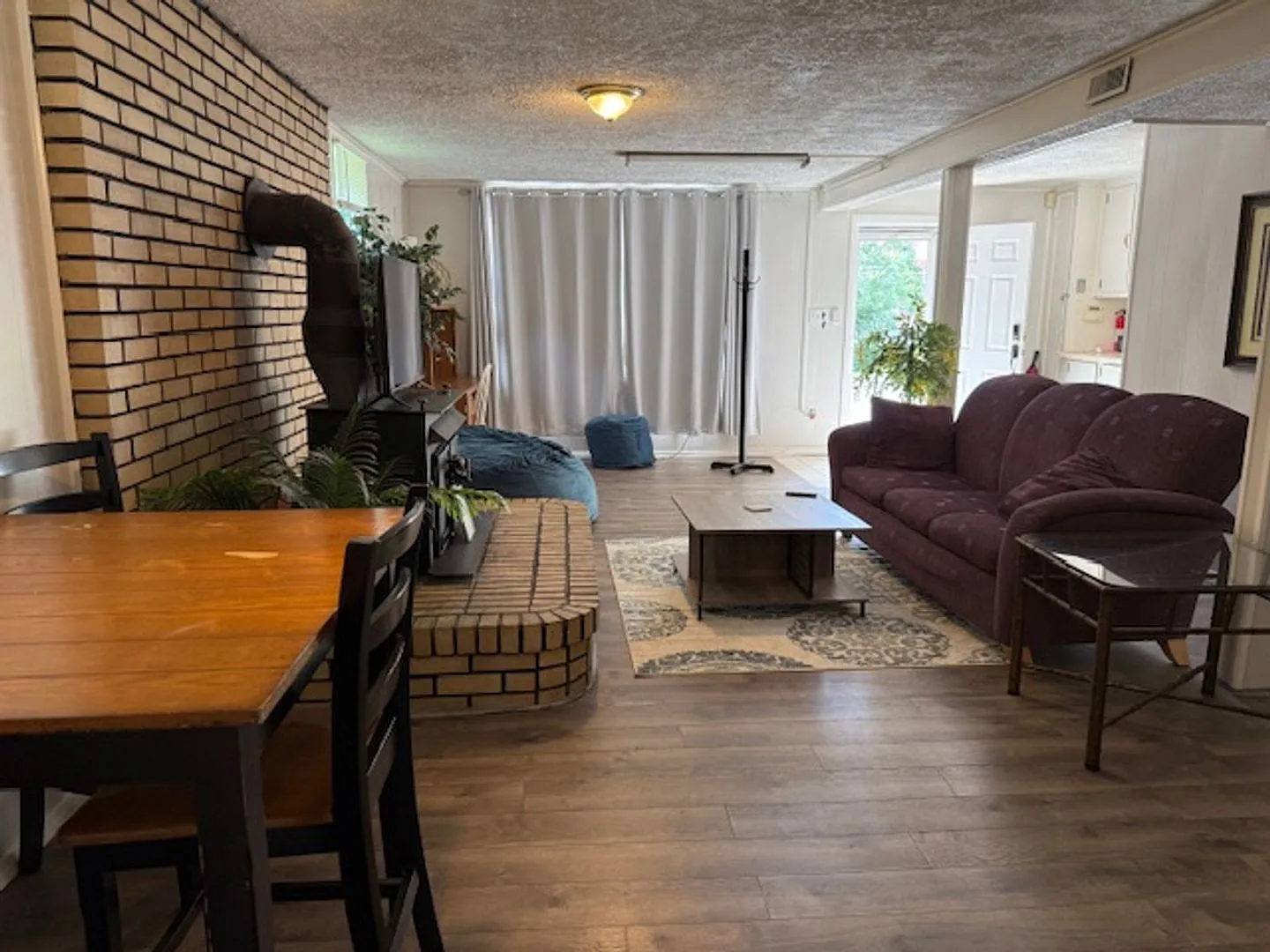 1 bed, 1.0 bath, 663 sqft, $1,000 — Photo 2