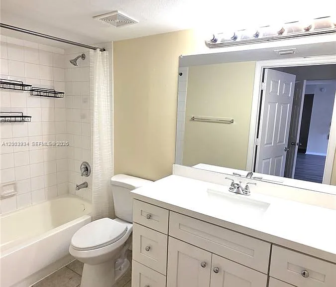 5051 Wiles Rd #201 — Photo 22