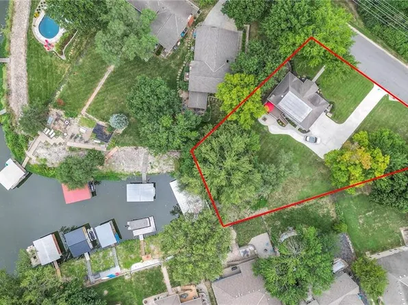 244 N Winnebago Dr, Lake Winnebago, MO 64034