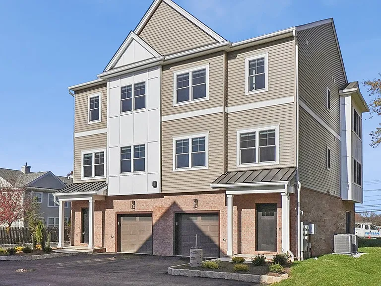 4 Kelly Ct W — Photo 16
