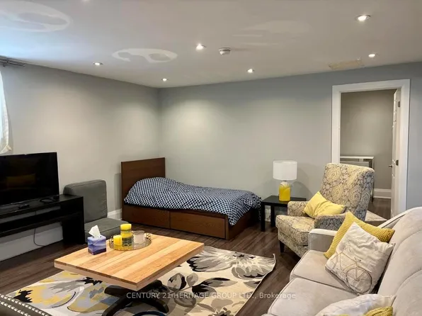 34 Robinter Dr #Basement, Toronto, ON M2M 3R2
