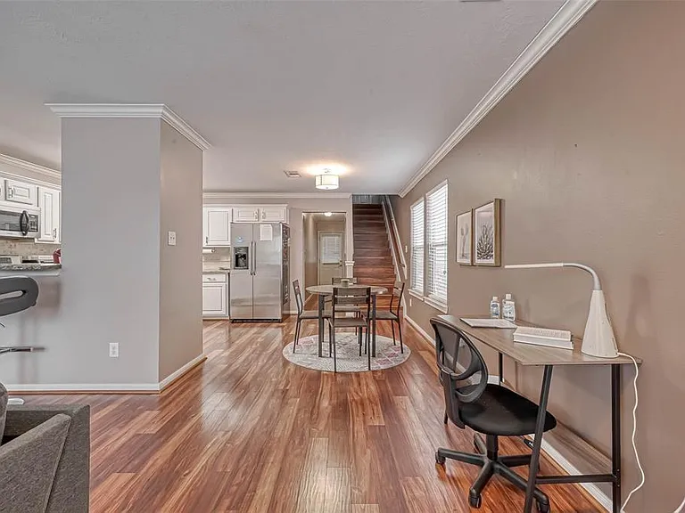 1204 Andrews St — Photo 4