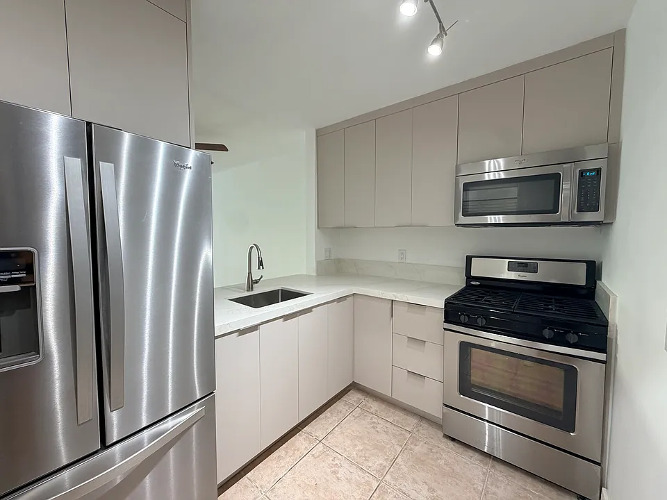 6711 N Kendall Dr #505