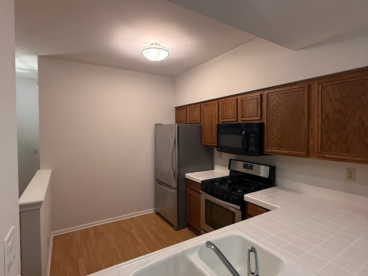 2 bed, 2.5 bath, 1304 sqft, $2,500 — Photo 2