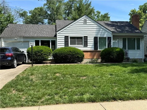 4126 W 53rd Ter, Roeland Park, KS 66205