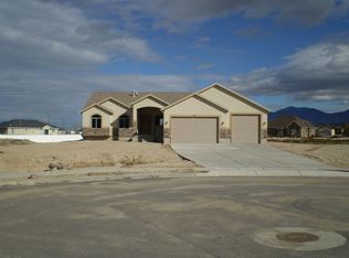 811 E Wrangler Ct, Grantsville, UT 84029