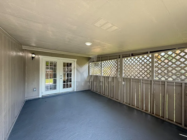 1074 Honeytree St — Photo 16
