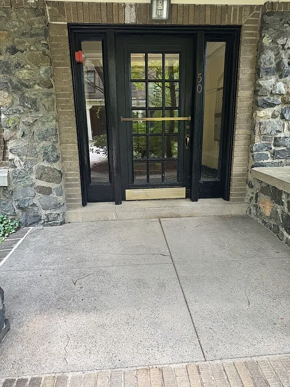 2 bed, 1.0 bath, 1250 sqft, $2,500 — Photo 1