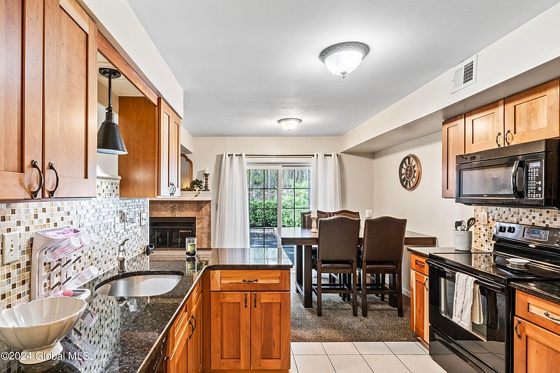 4th image of 102 Deer Run Drive