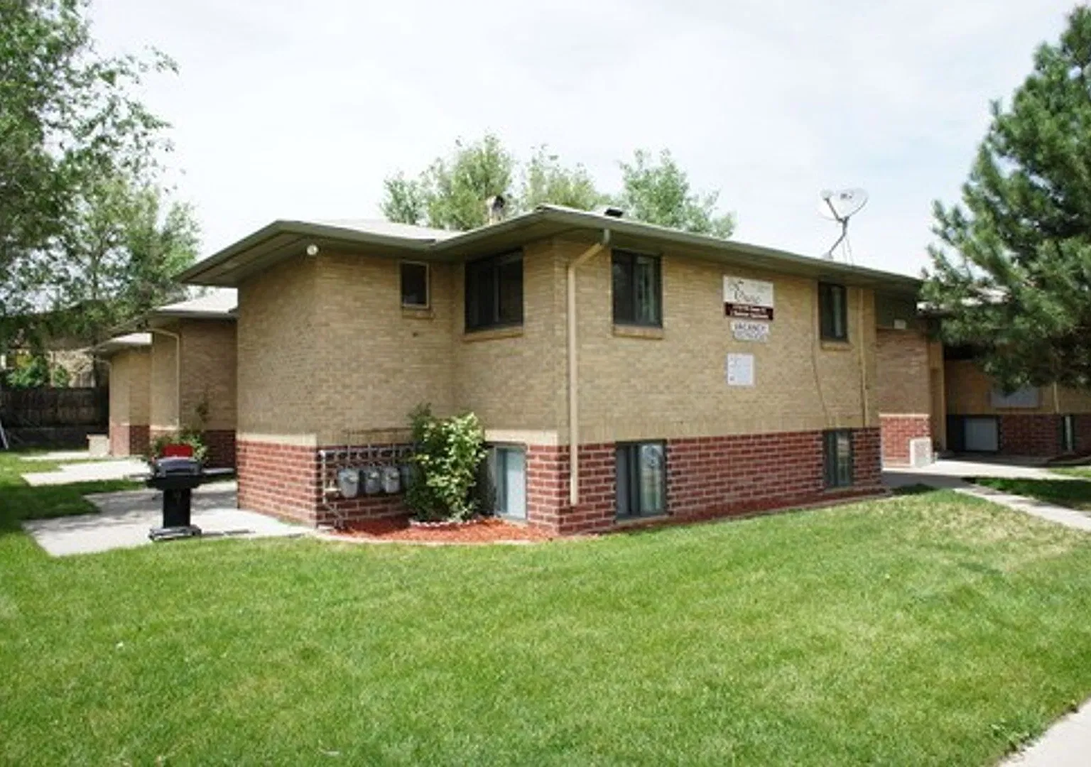2 Bed 1 Bath Garden Level Apartment Available Now In Sloans Lake — Photo 2