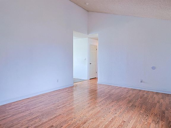 5th image of 520 Pamela Dr