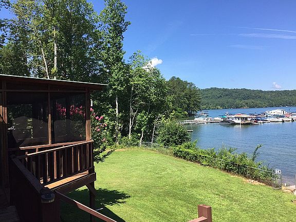 160' level lake frontage