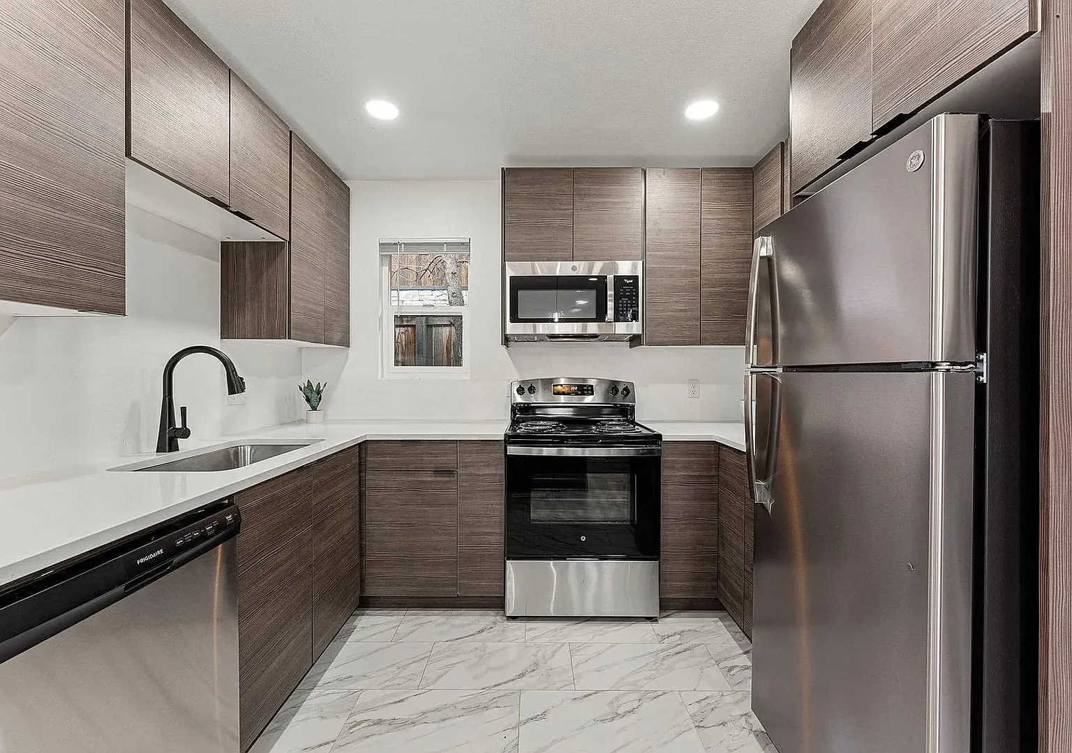 Fully Updated 2 Bedroom - Available Now! — Photo 4