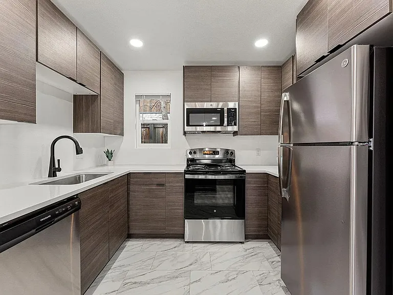 1228 Jay St — Photo 4