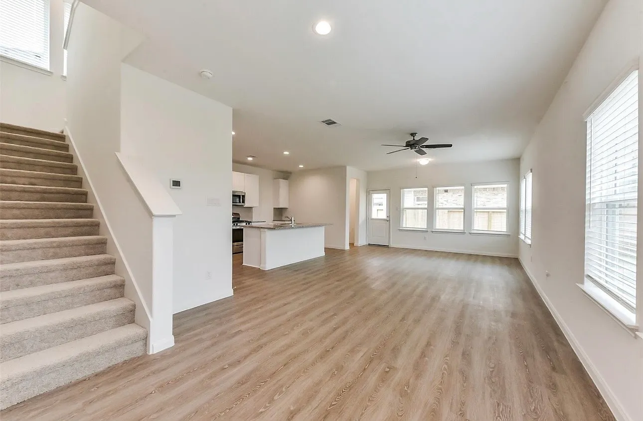 3 bed, 2.5 bath, 1485 sqft, $2,200 — Photo 2