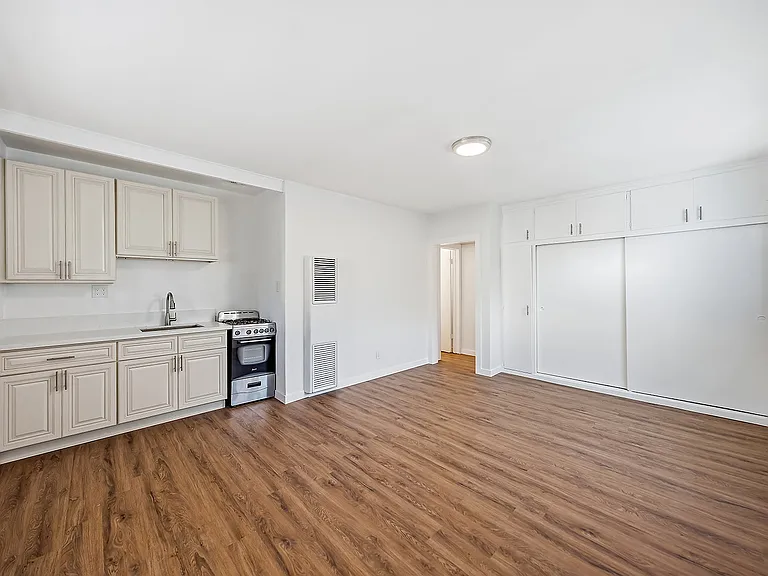 540 N Garfield Ave #E — Photo 2
