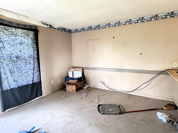 4th image of 2700 Auburn Dr
