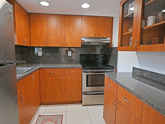 2nd image of 947 Lenox Ave APT 203