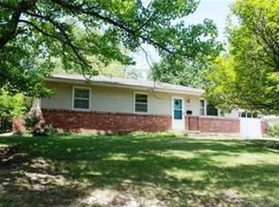 8630 Thorpe St, De Soto, KS 66018