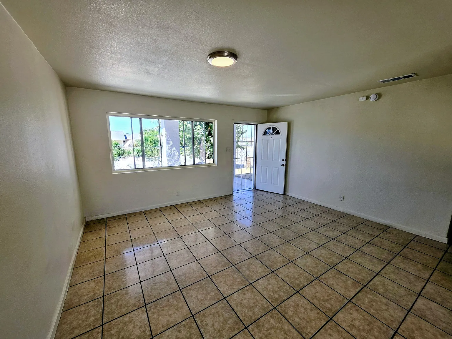 3 bed, 1232 sqft, $2,595 — Photo 2