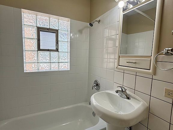 4th image of 5431 S Natoma Ave