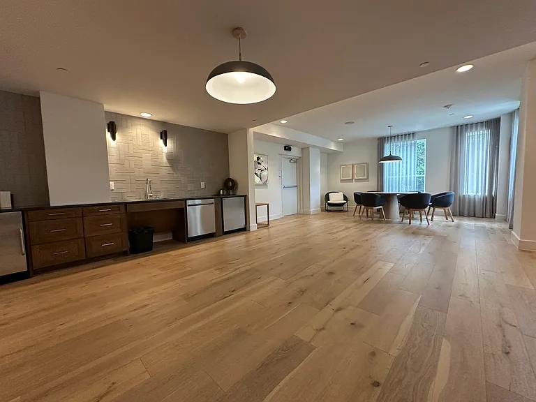 E Riverside Dr — Photo 15