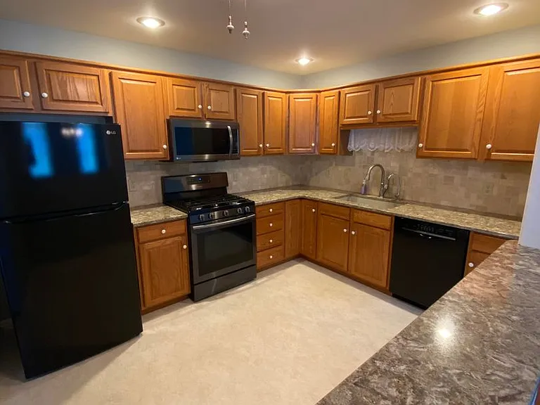 472 Hillside Dr — Photo 9