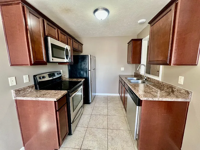 1002-1008 Airport Road — Photo 4