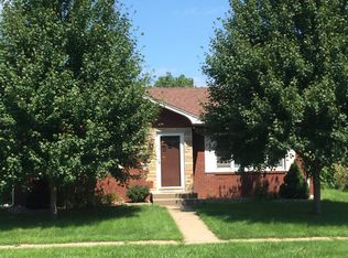 806 E Independence St, Pella, IA 50219