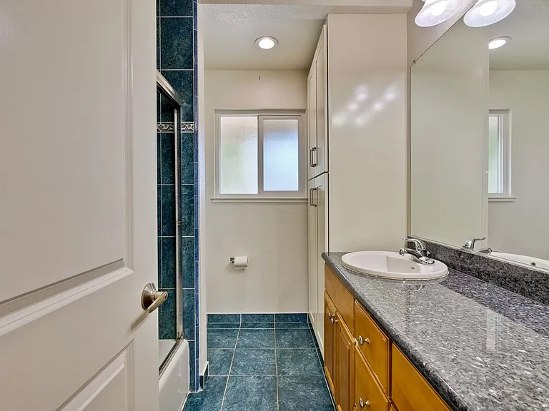 21099 Red Fir Ct — Photo 38