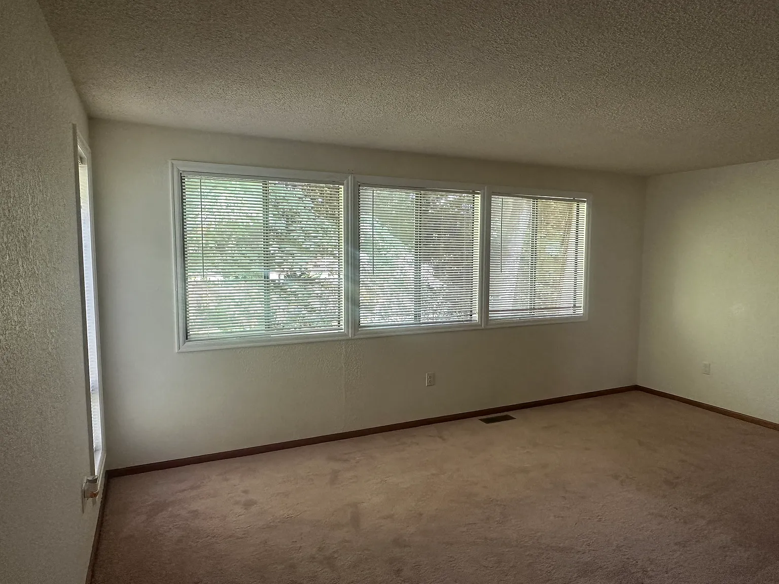 Larch Way, Lynnwood — Photo 3