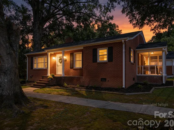 123 E Dixon St, Lincolnton, NC 28092