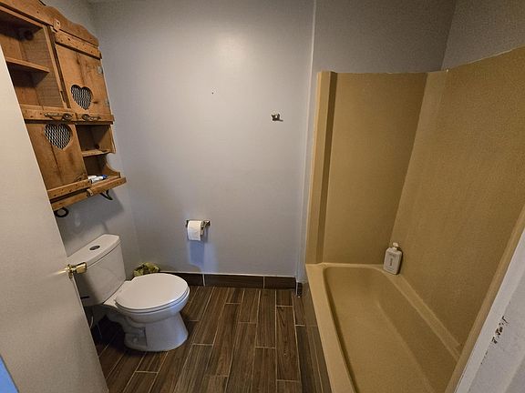 3rd image of 412 Payne Ridge Rd #1