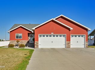 3703 Ruemmele Rd, Grand Forks, ND 58201