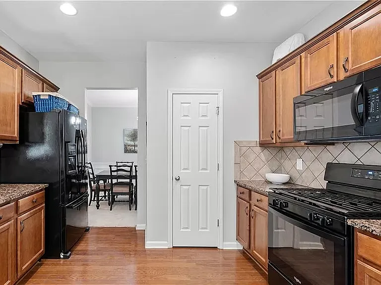 5825 Weddington Dr — Photo 11