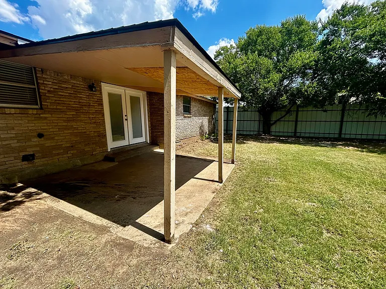 5908 Derek Dr — Photo 17