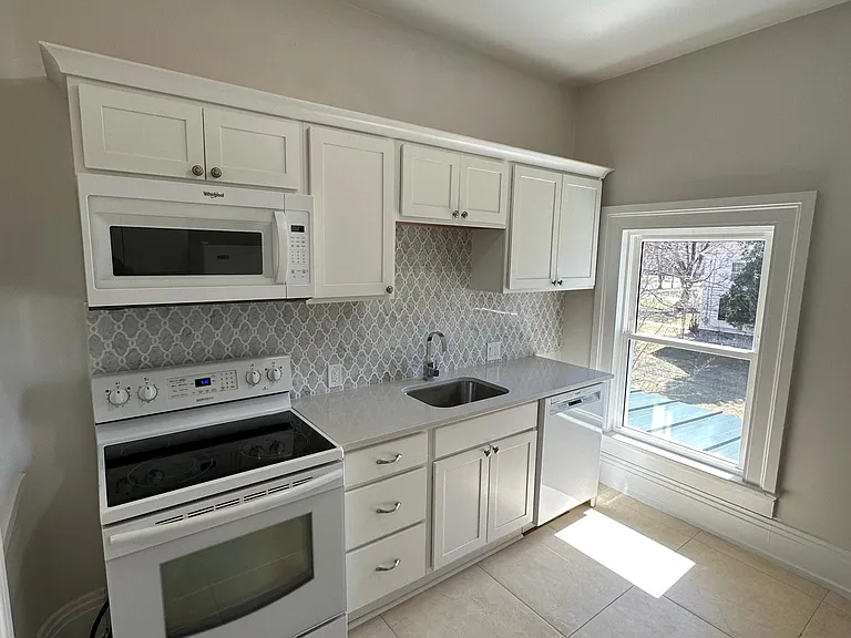 146 Maple Ave — Photo 8