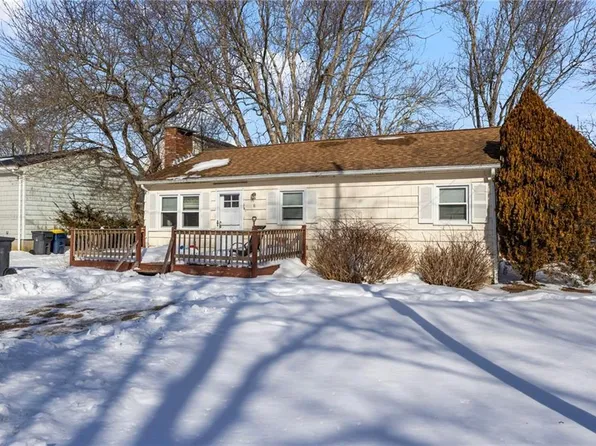 8 Anchorage Rd, Narragansett, RI 02882