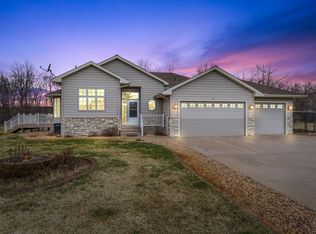 8882 452nd Trl, Harris, MN 55032