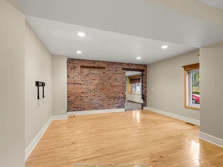 803 Monmouth Rd — Photo 8