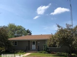 110 Grove St, Lena, IL 61048