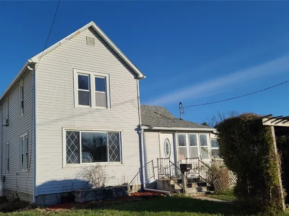 705 E 12th St, Vinton, IA 52349