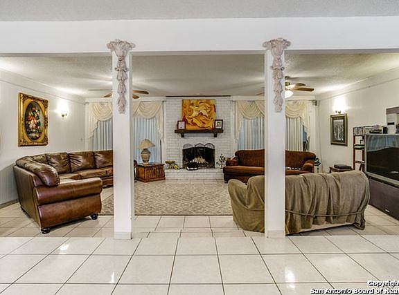 3rd image of 4210 Sylvanoaks Dr