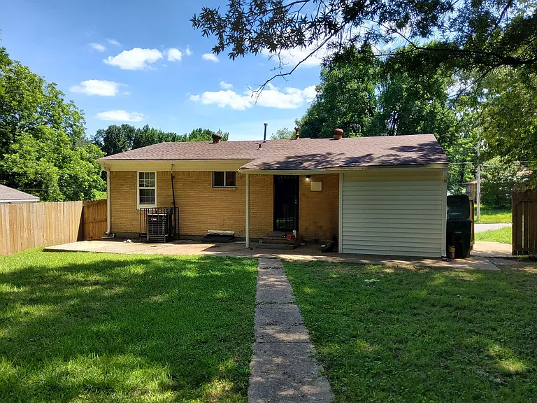 2076 Willow Wood Ave — Photo 17
