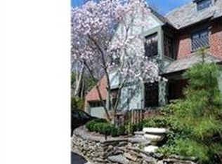 3421R Warden Dr, Philadelphia, PA 19129