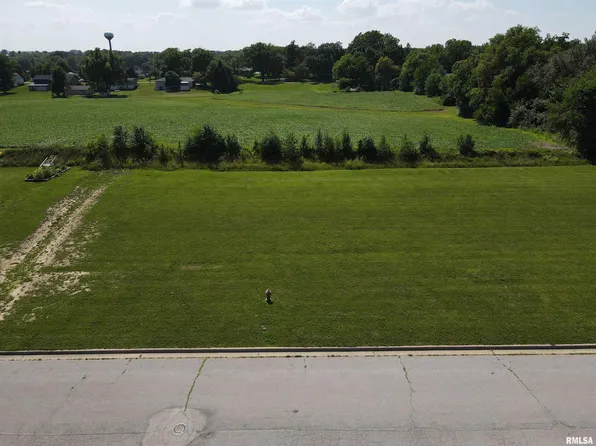 10 Parkview Dr, Eureka, IL 61530
